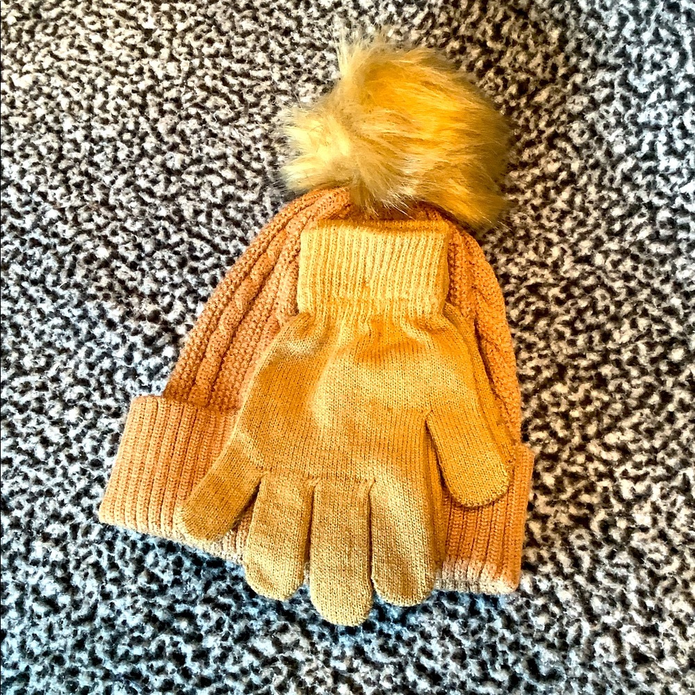 Women’s Dot Dash Hat and Glove Set